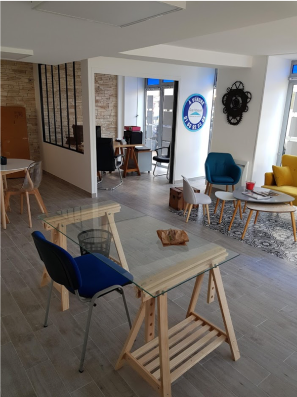 Agence immobilère moderne